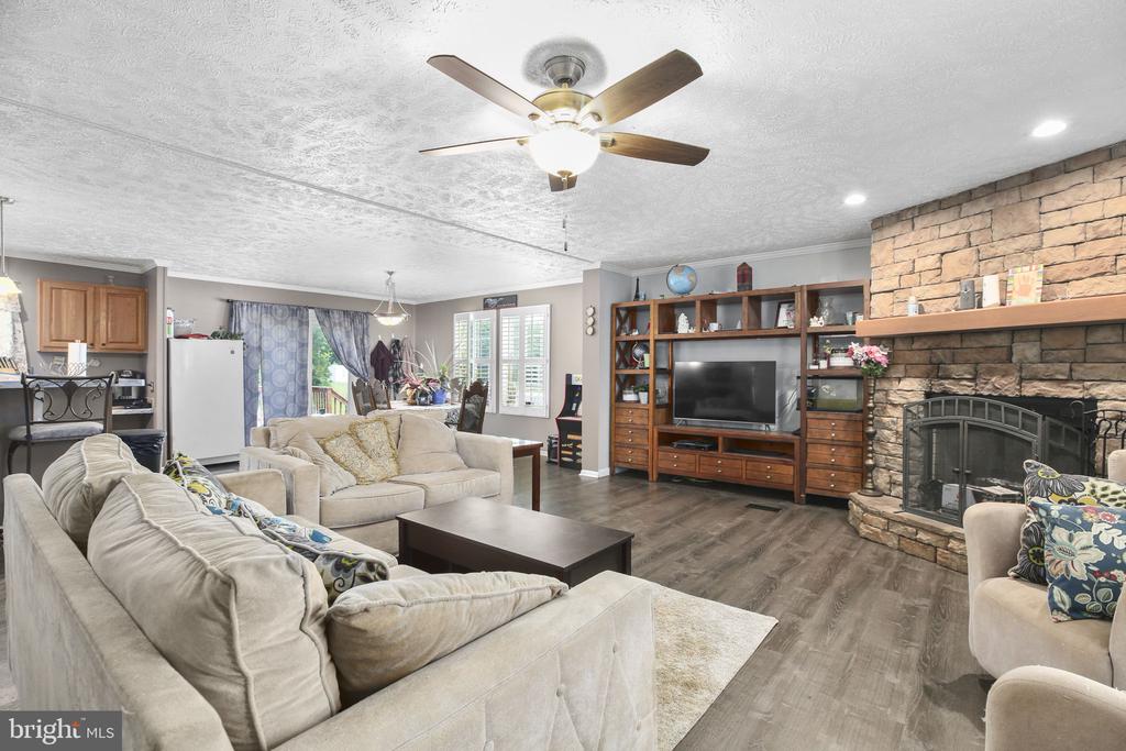 4253 ROLLING HILLS DRIVE