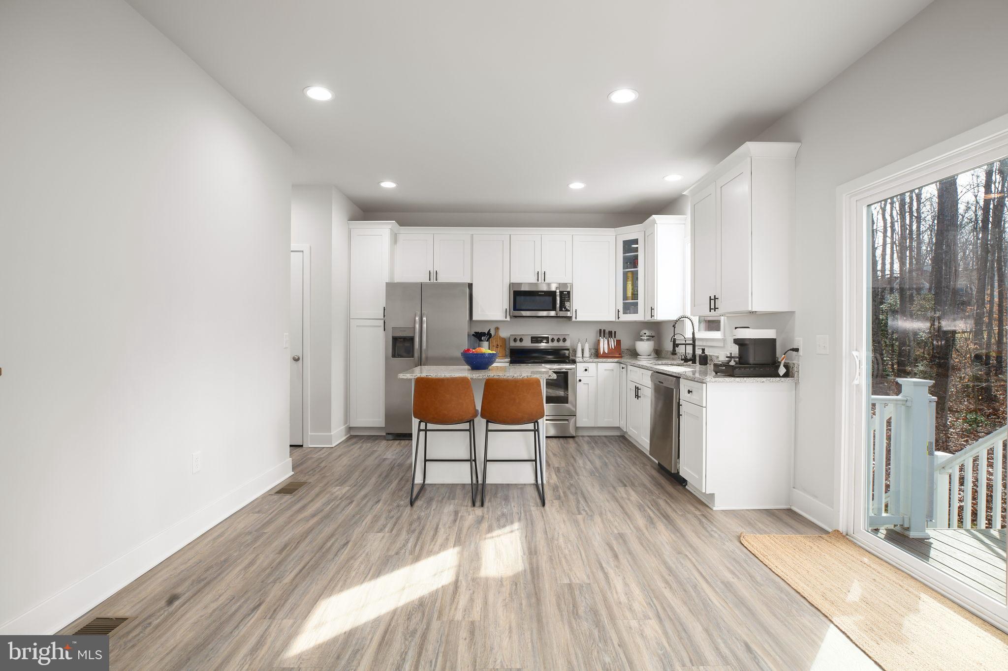 2102 LAKEVIEW PARKWAY