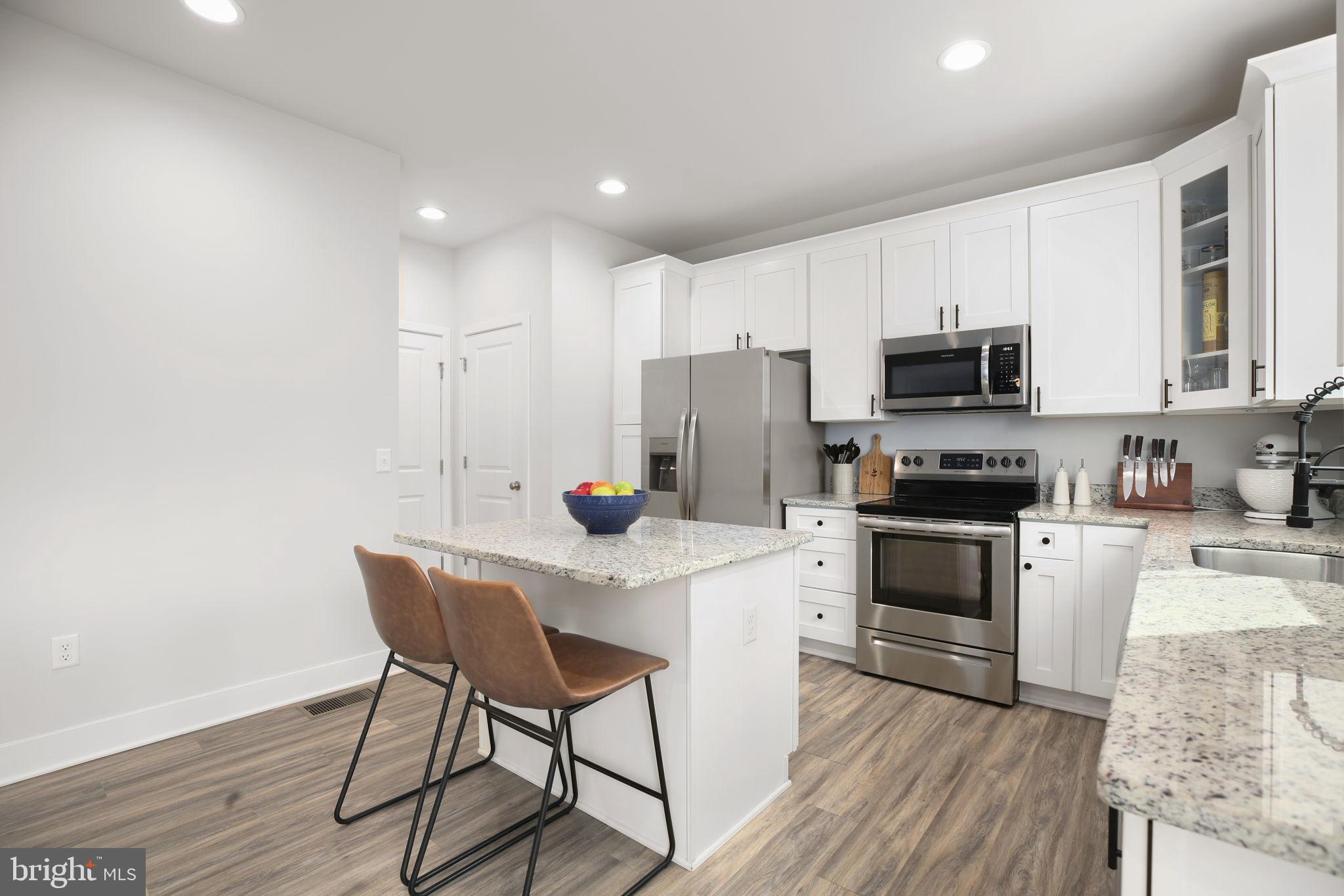 2102 LAKEVIEW PARKWAY