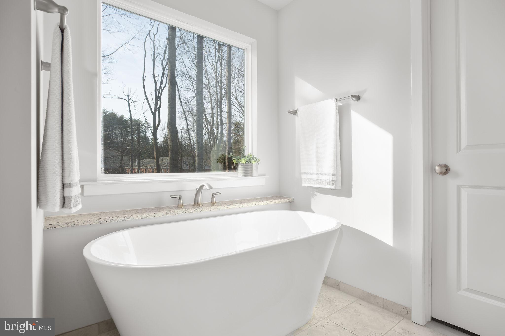 2102 LAKEVIEW PARKWAY