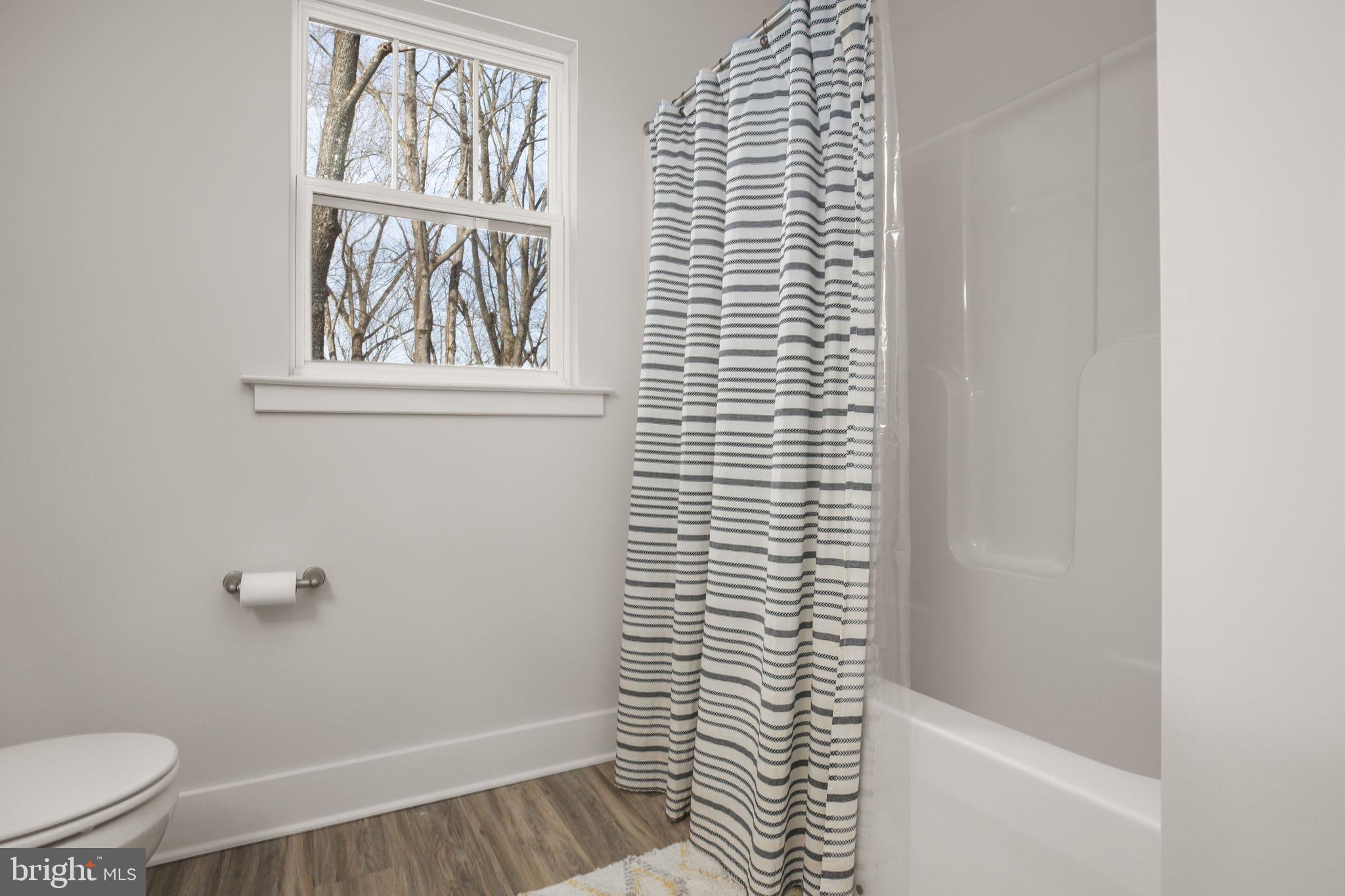 2102 LAKEVIEW PARKWAY