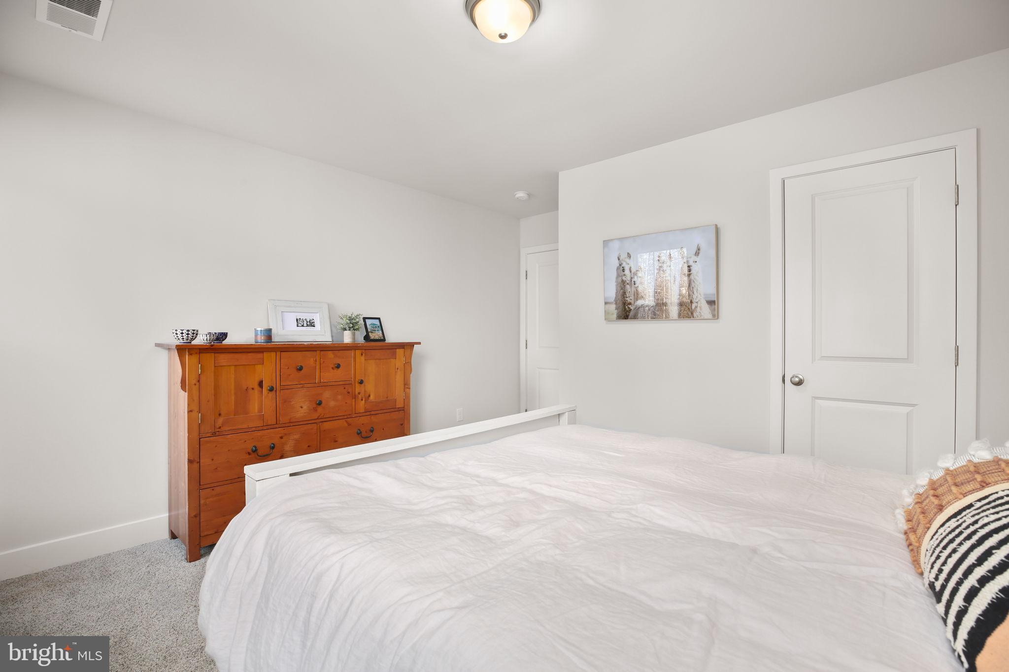 2102 LAKEVIEW PARKWAY