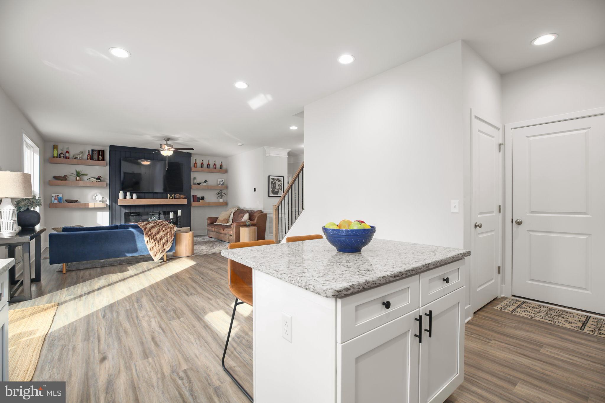 2102 LAKEVIEW PARKWAY