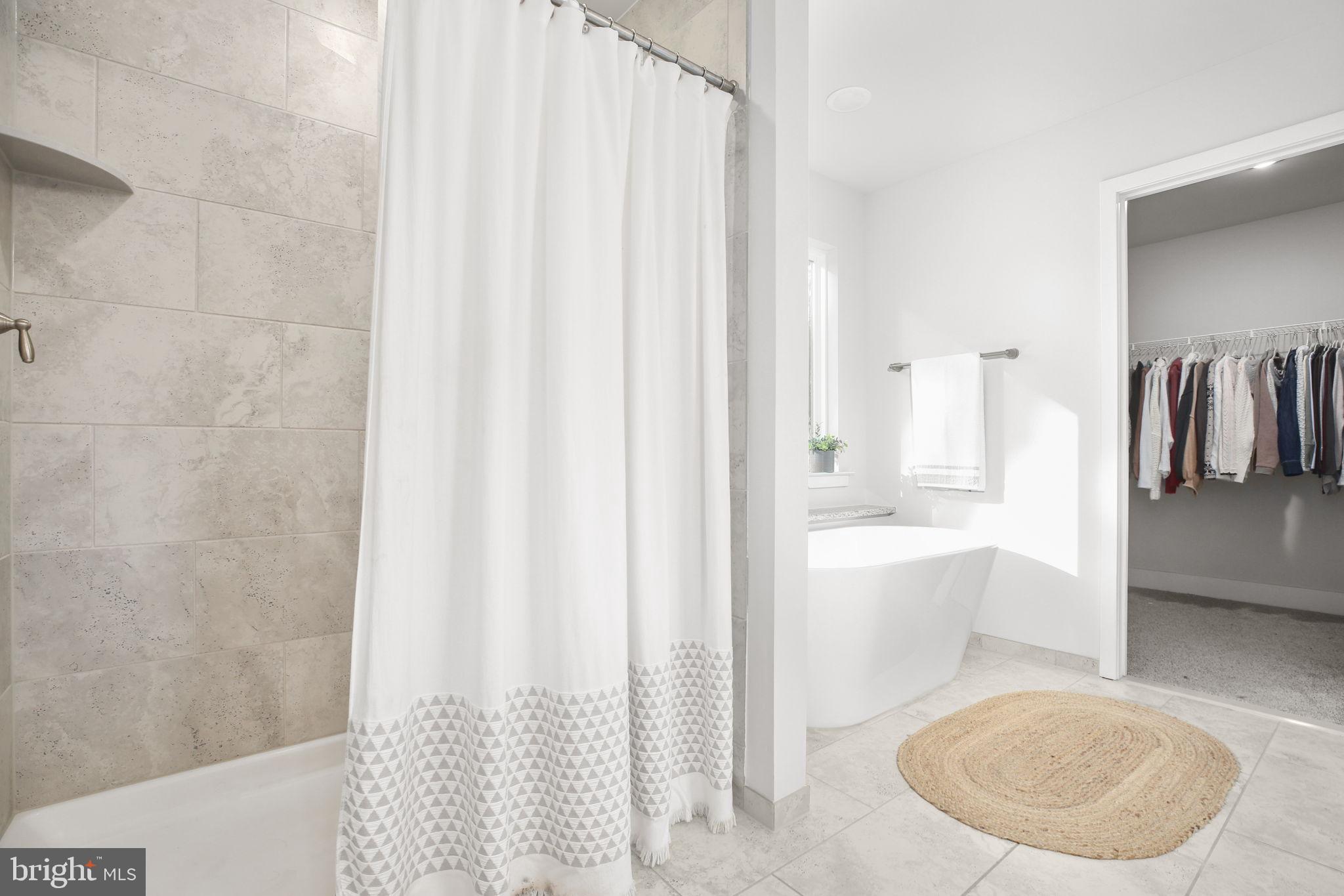 2102 LAKEVIEW PARKWAY