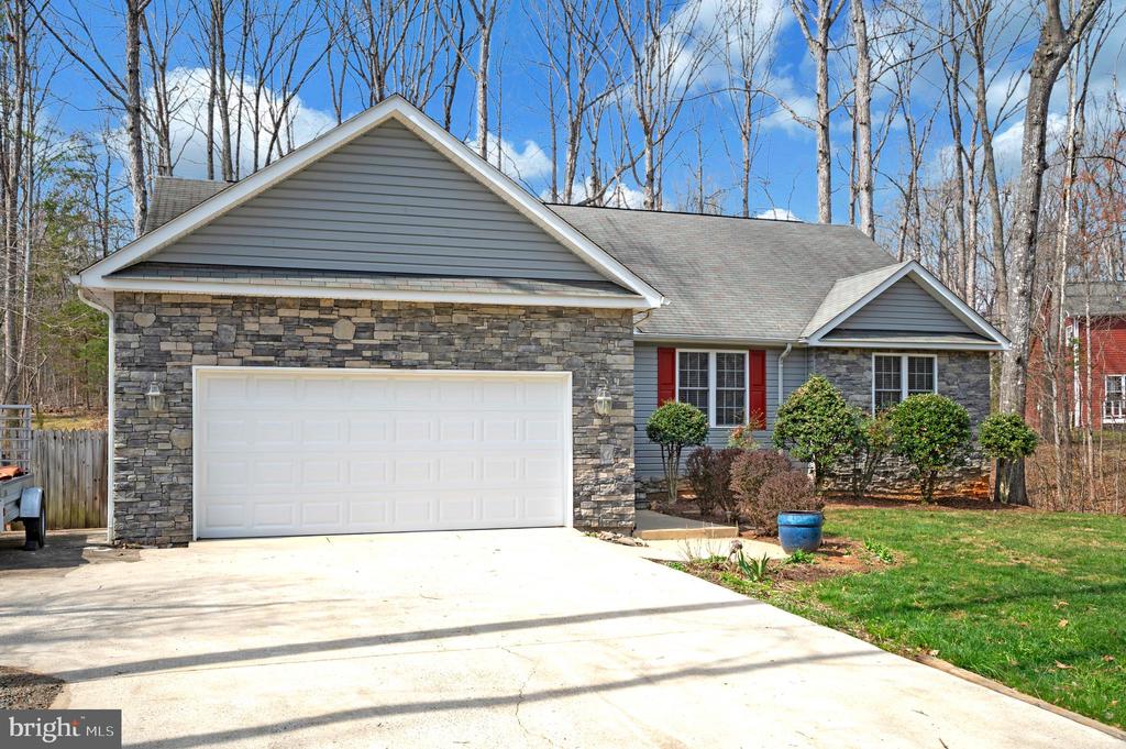 105 ASPEN COURT
