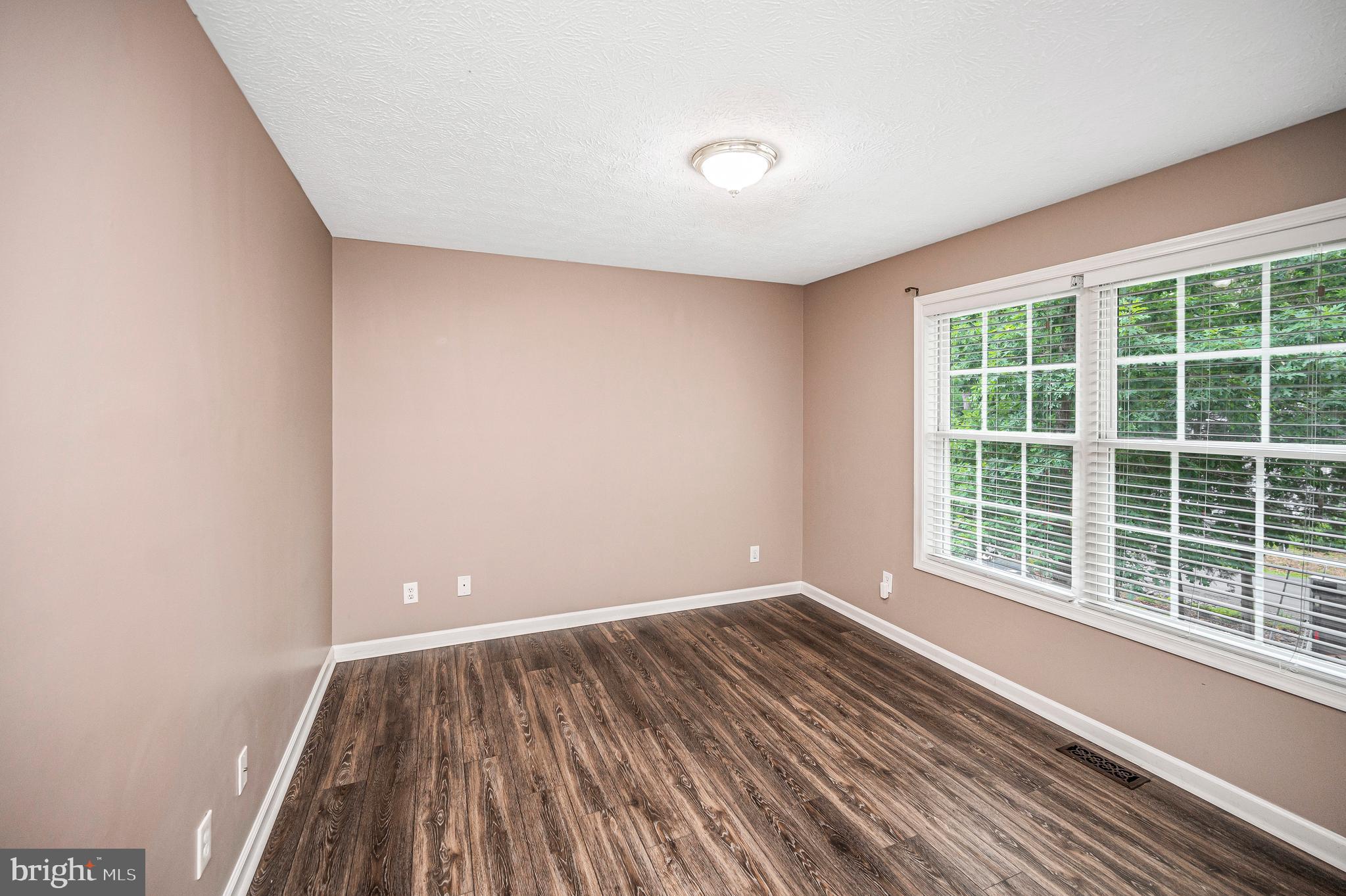 305 BIRDIE ROAD
