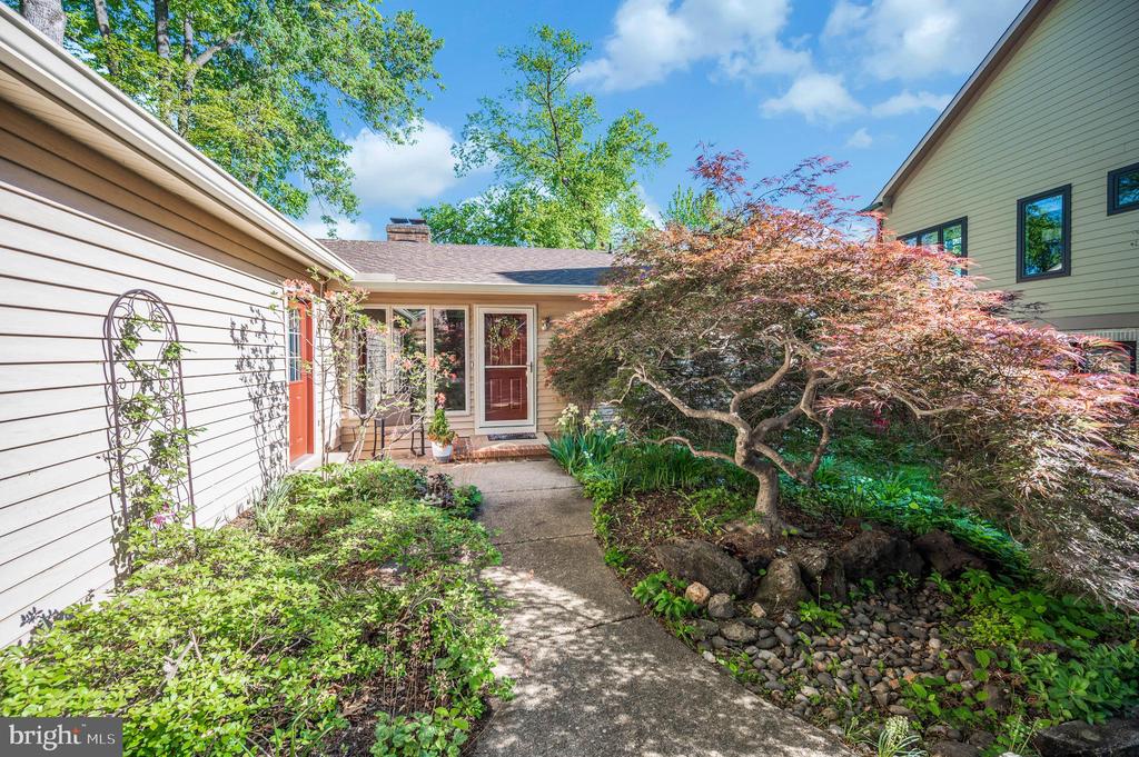 126 GREEN SPRING ROAD
