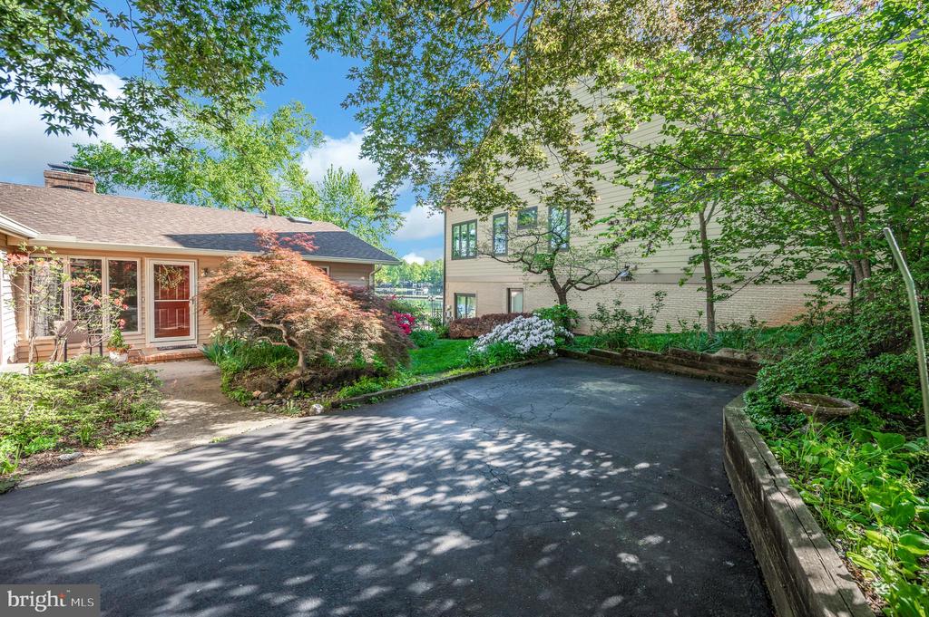 126 GREEN SPRING ROAD