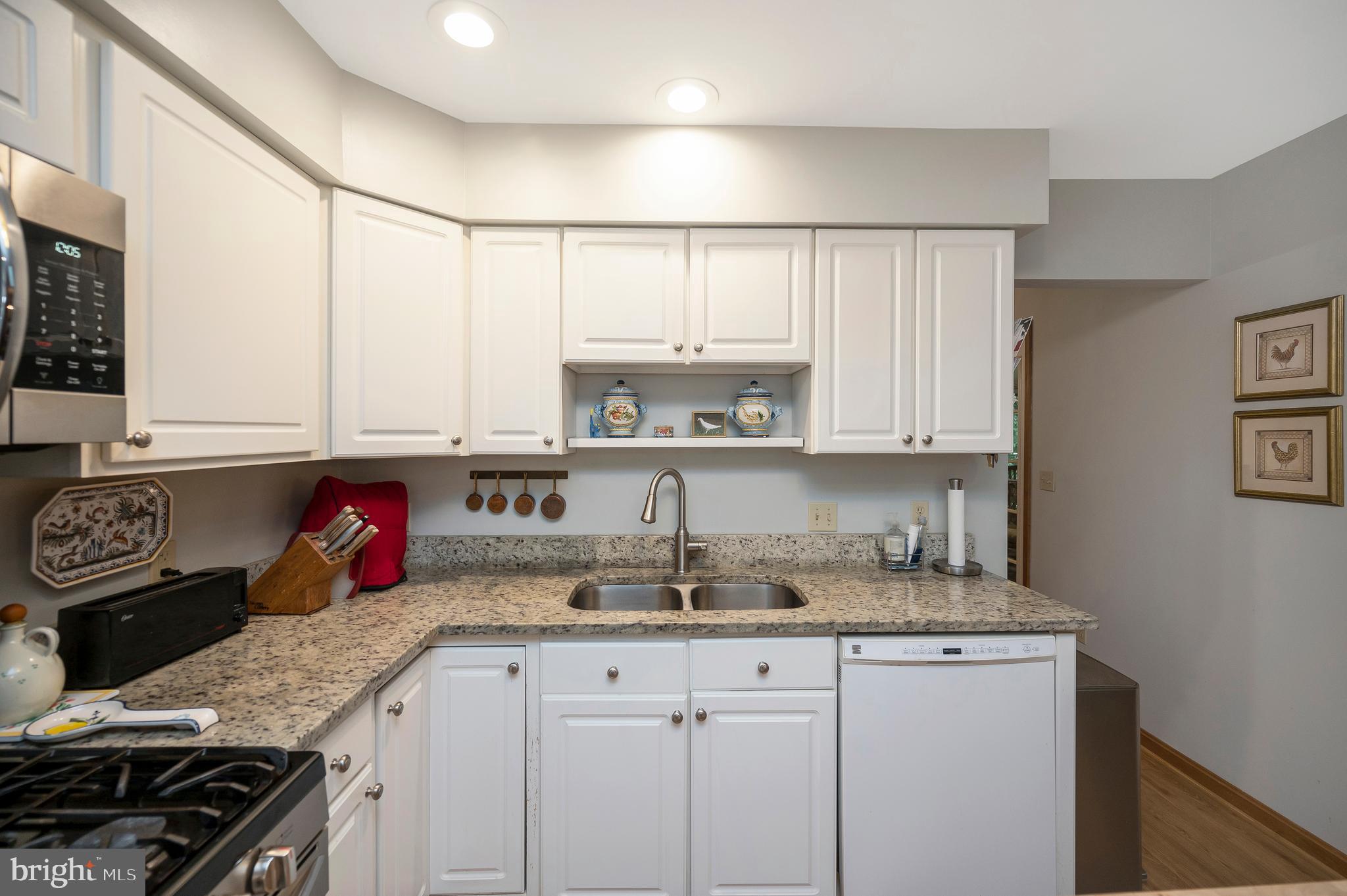 2402 LAKEVIEW PARKWAY