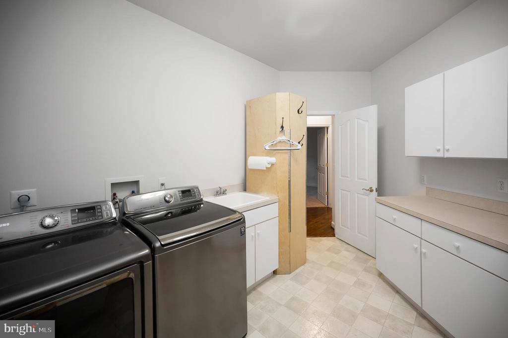 102 MARBLE COURT
