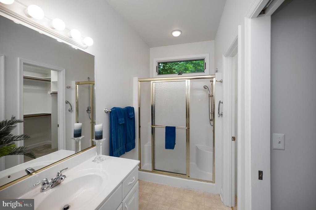 102 MARBLE COURT