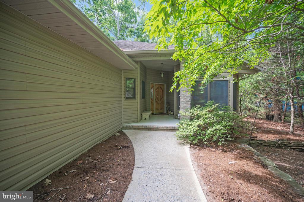 102 MARBLE COURT