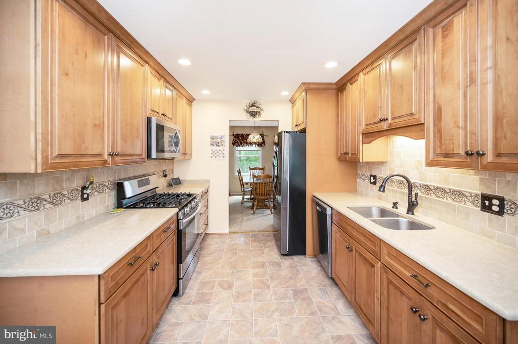 12217 OAKWOOD DRIVE
