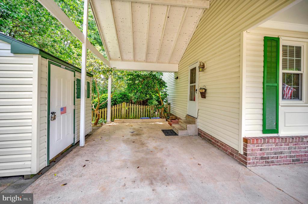 12217 OAKWOOD DRIVE