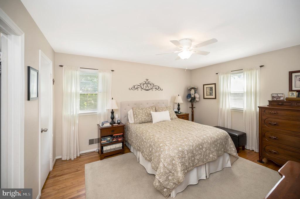 12219 OAKWOOD DRIVE