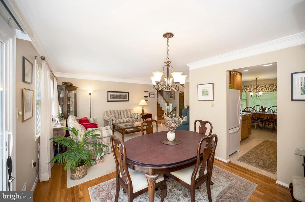 12219 OAKWOOD DRIVE