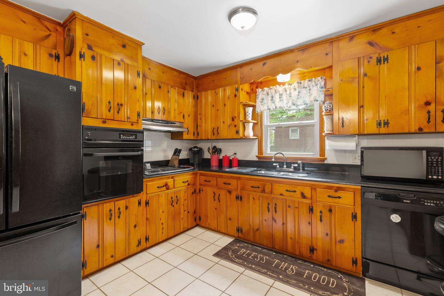 10800 Rollingwood Dr