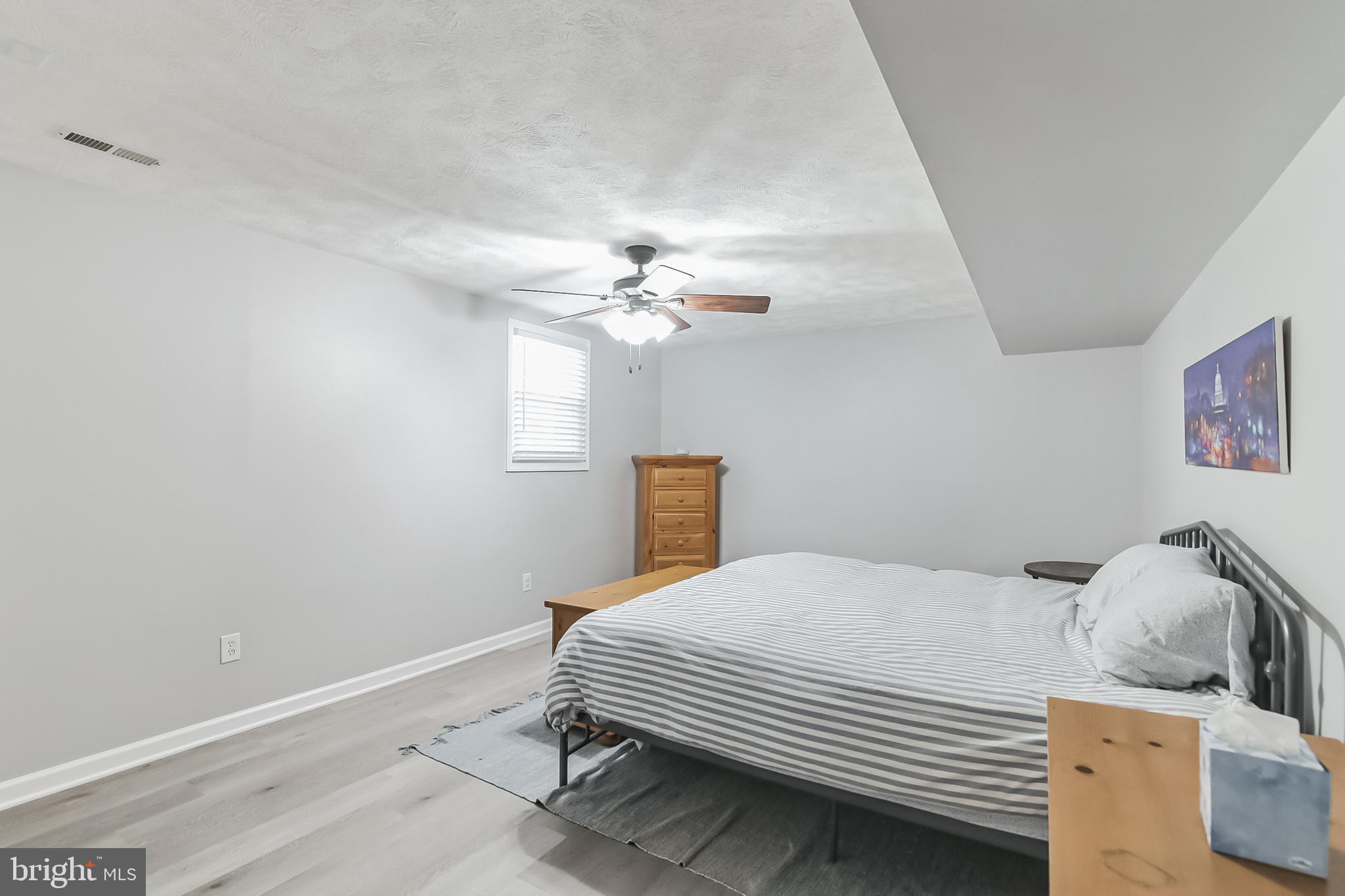 6107 New Pembrook Ln