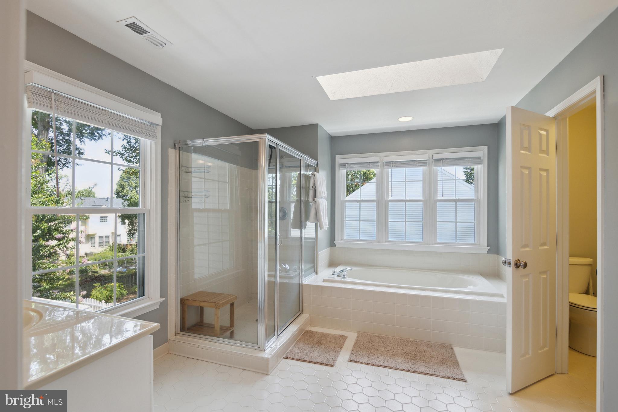 6107 New Pembrook Ln