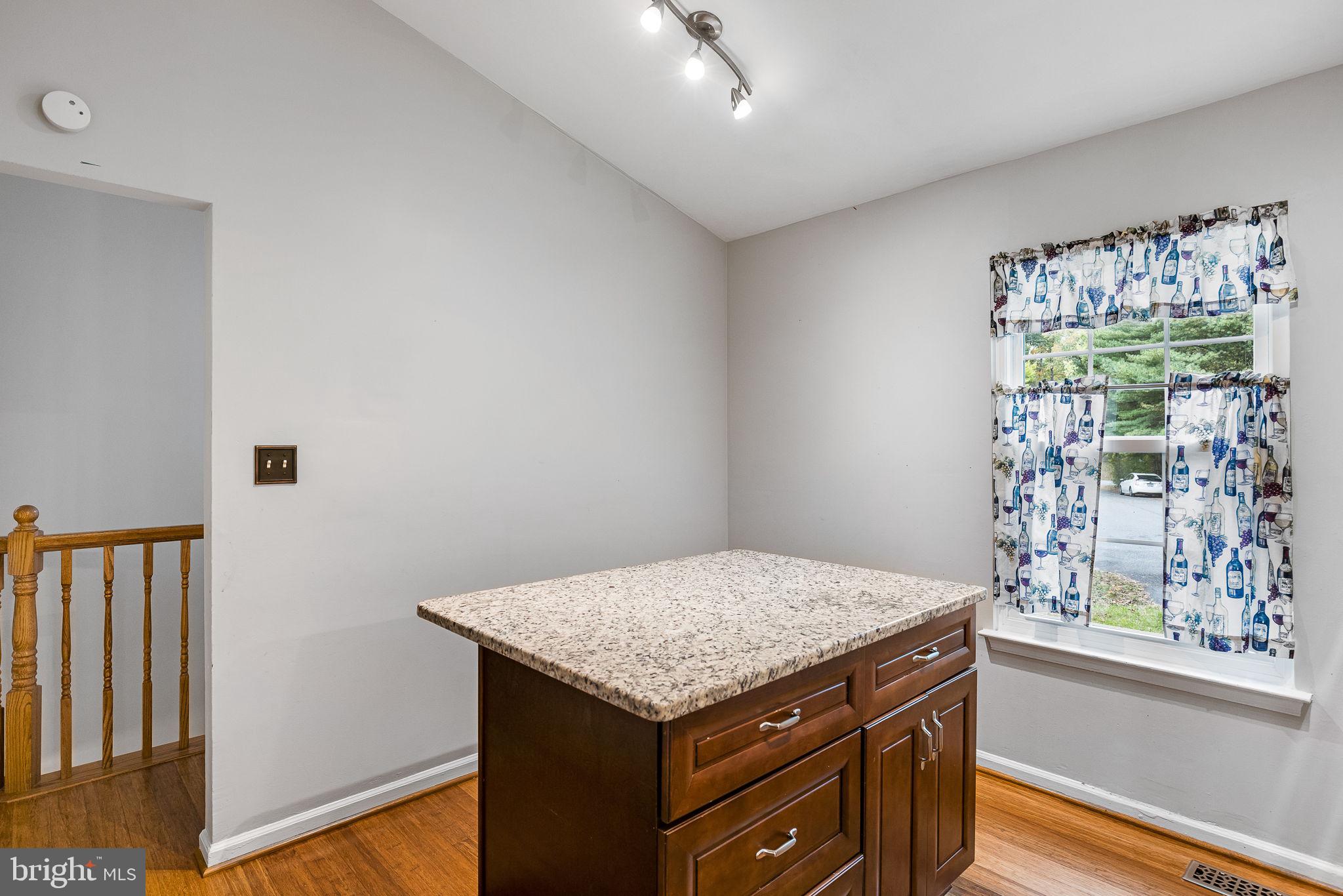 10000 KNOTTY PINE COURT