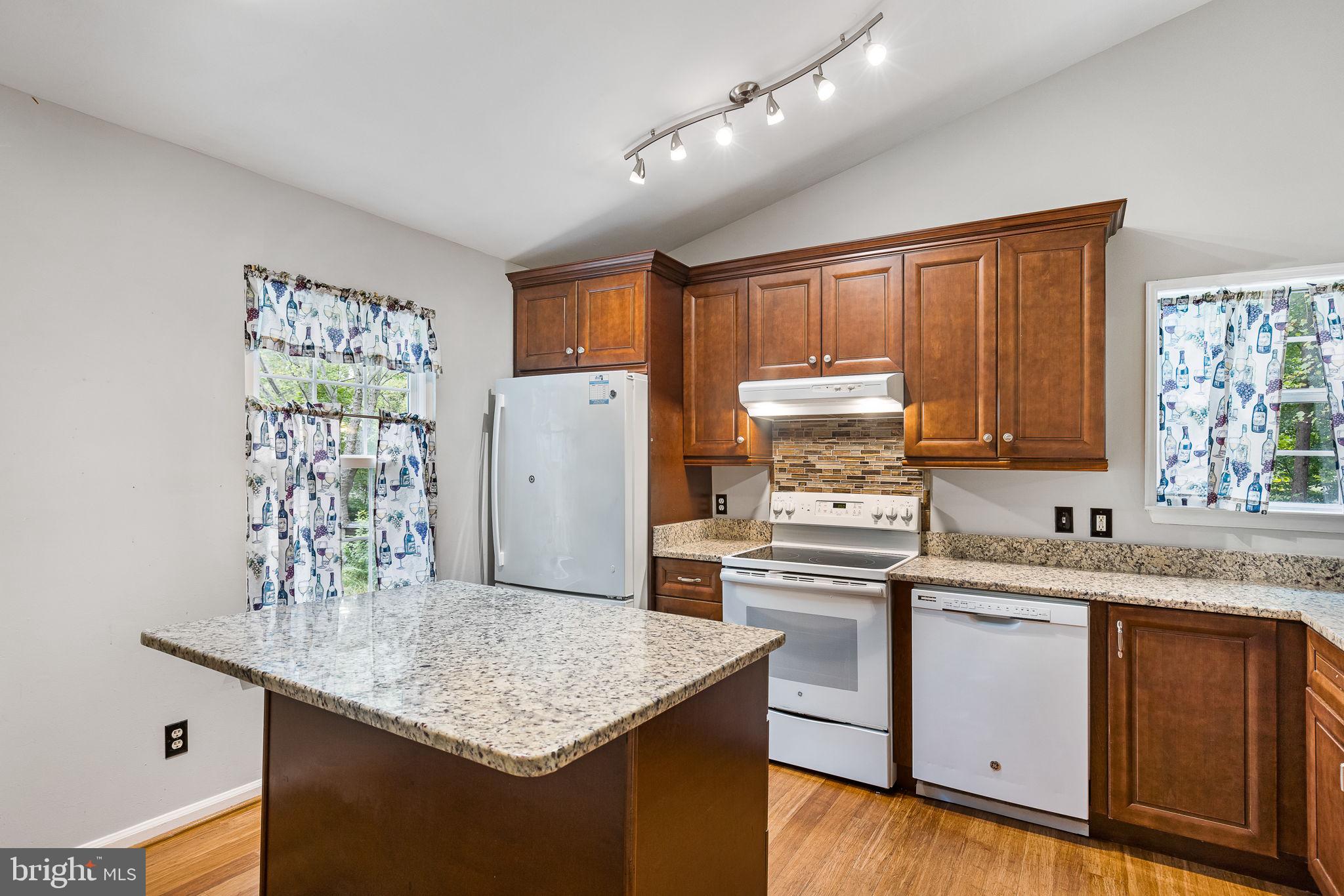 10000 KNOTTY PINE COURT