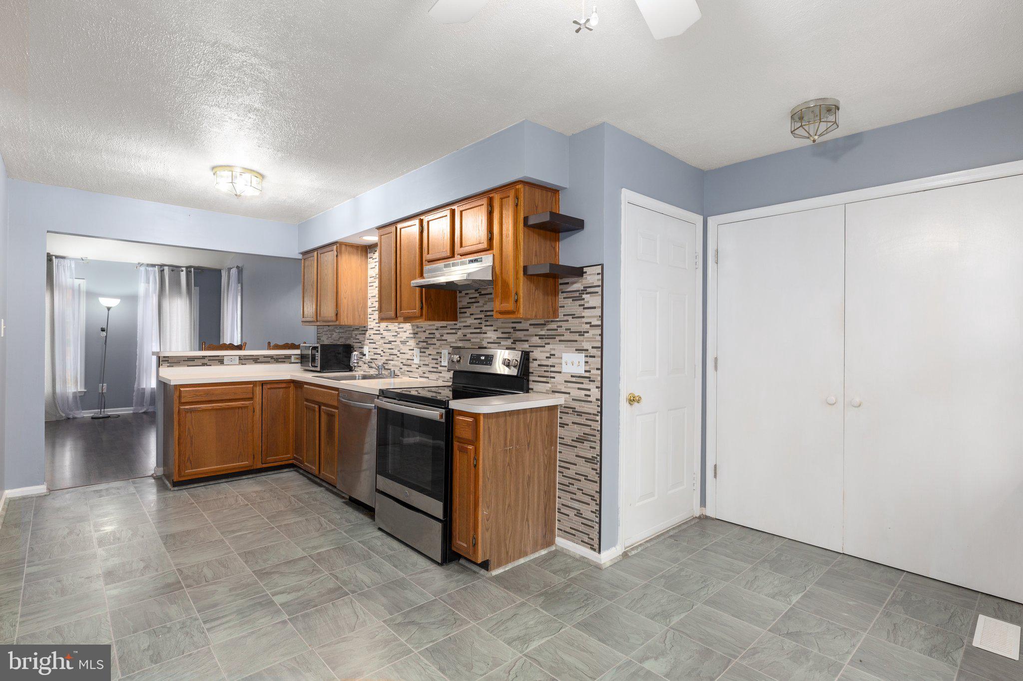 11000 STOCKADE DRIVE