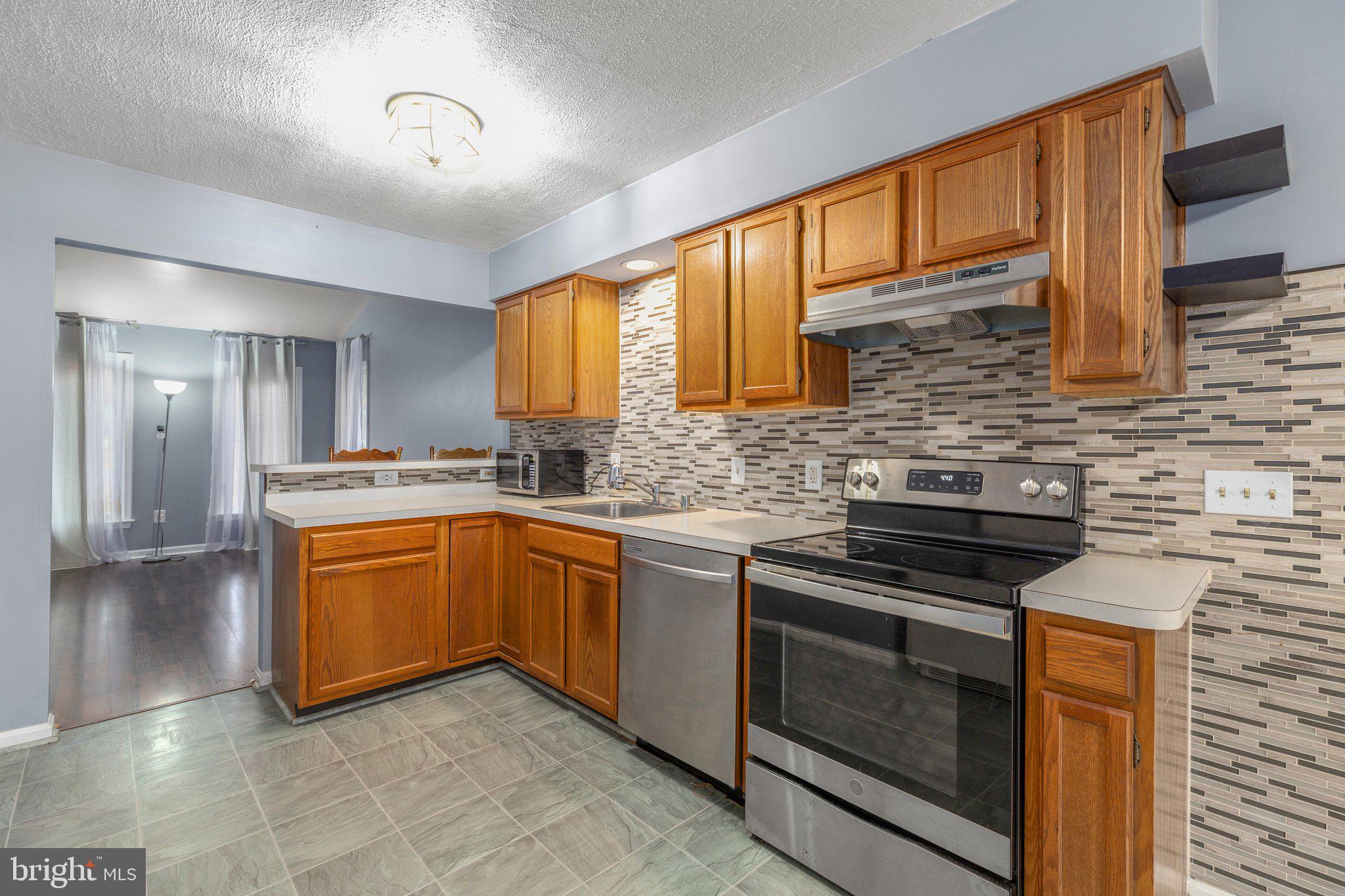 11000 STOCKADE DRIVE