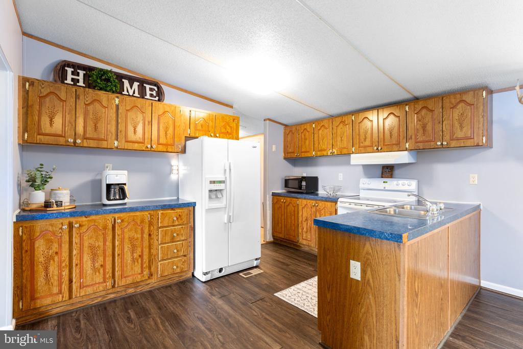 3219 DANBURY CIRCLE