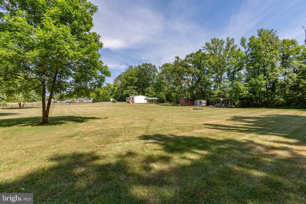 3219 DANBURY CIRCLE