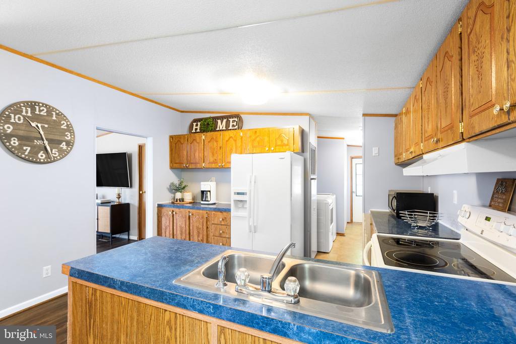 3219 DANBURY CIRCLE