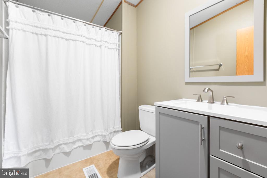 3219 DANBURY CIRCLE