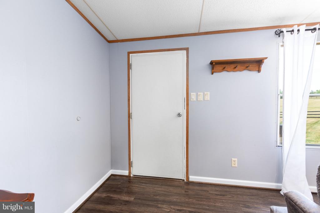 3219 DANBURY CIRCLE