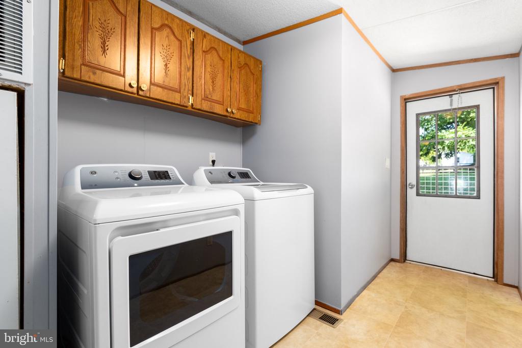 3219 DANBURY CIRCLE