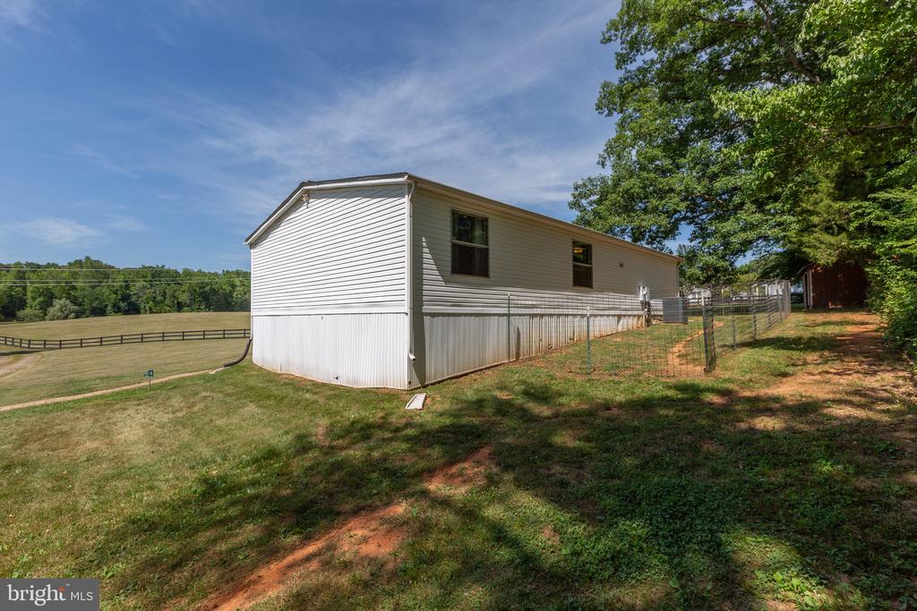 3219 DANBURY CIRCLE