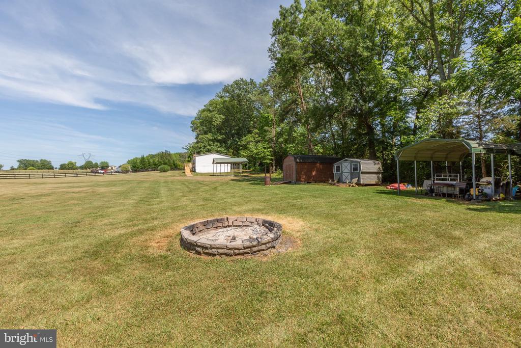 3219 DANBURY CIRCLE