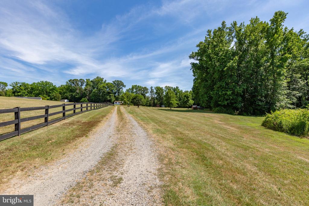 3219 DANBURY CIRCLE