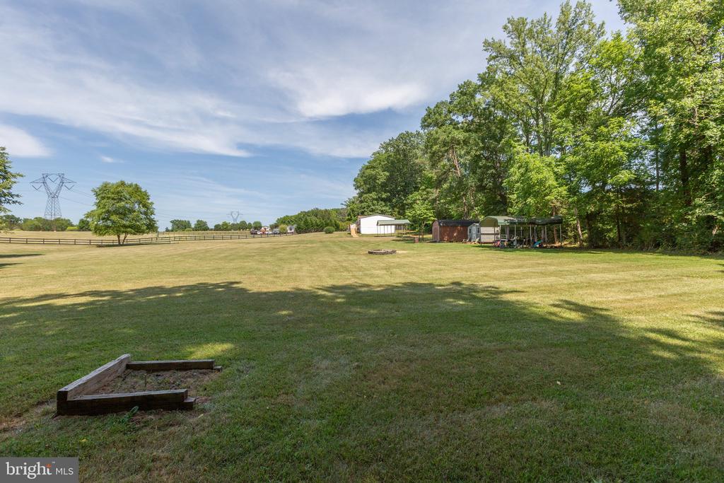 3219 DANBURY CIRCLE