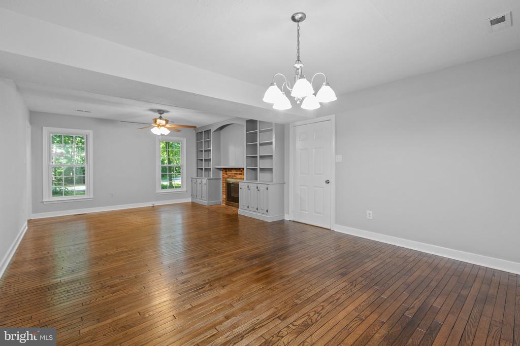 109 BROADFIELD LANE