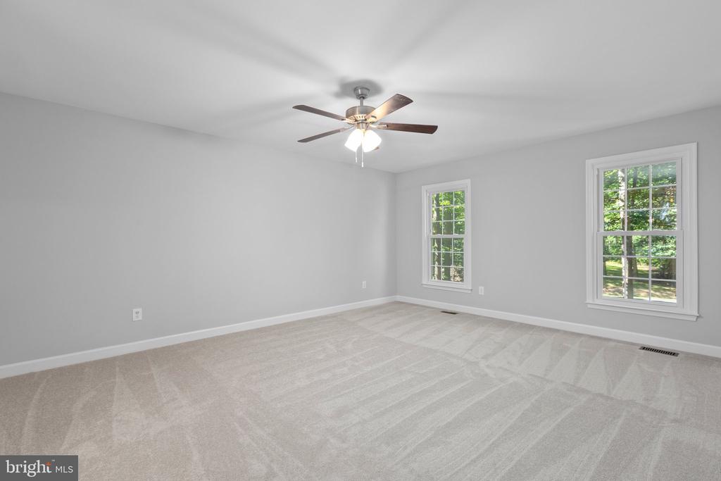 109 BROADFIELD LANE