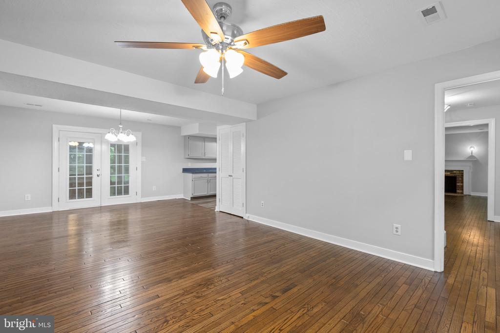 109 BROADFIELD LANE