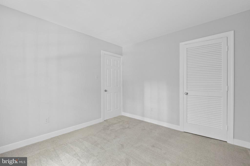 109 BROADFIELD LANE