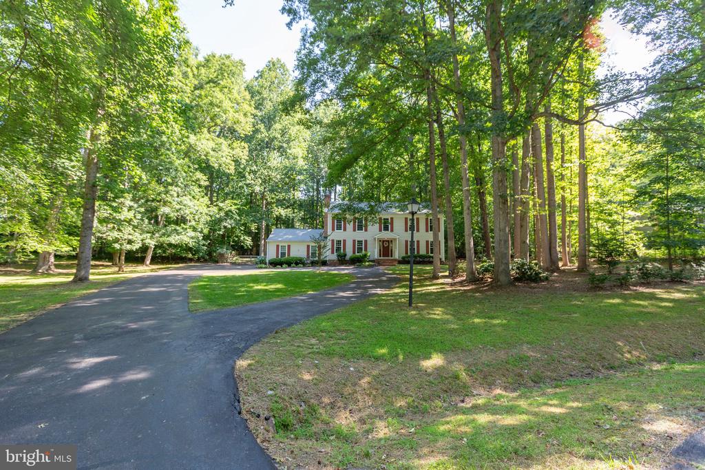 109 BROADFIELD LANE