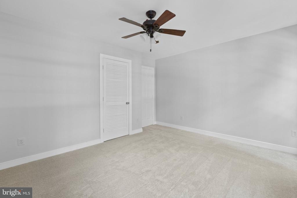 109 BROADFIELD LANE