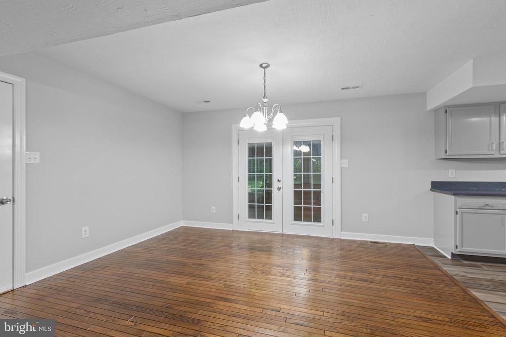 109 BROADFIELD LANE