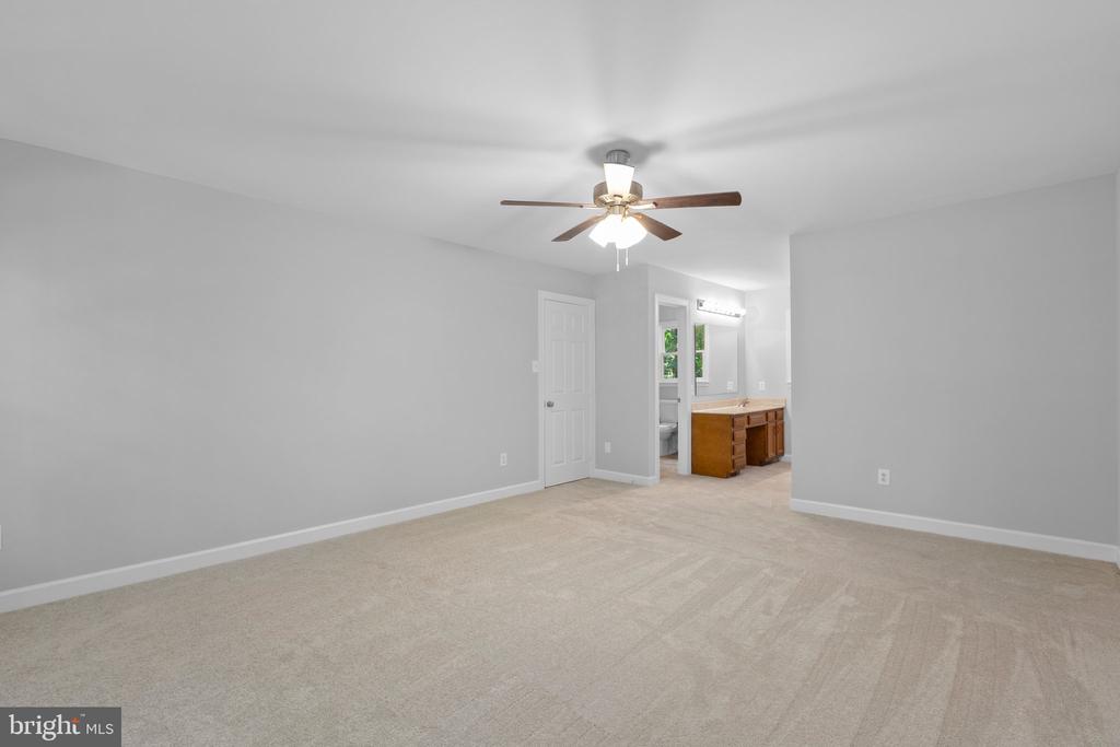 109 BROADFIELD LANE