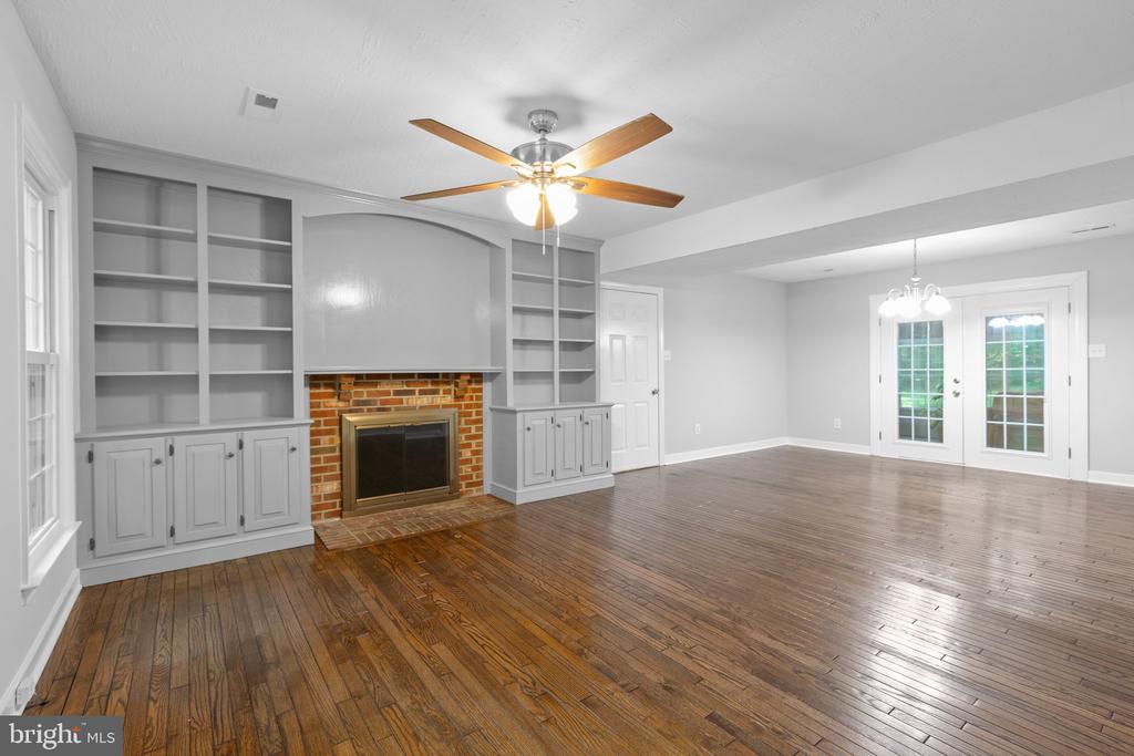 109 BROADFIELD LANE