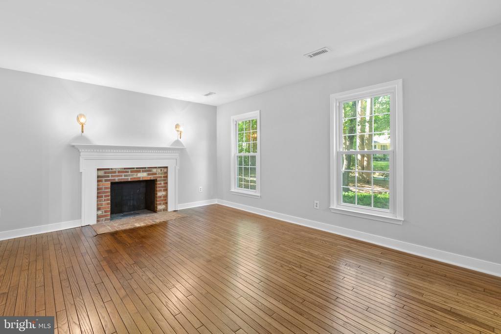 109 BROADFIELD LANE