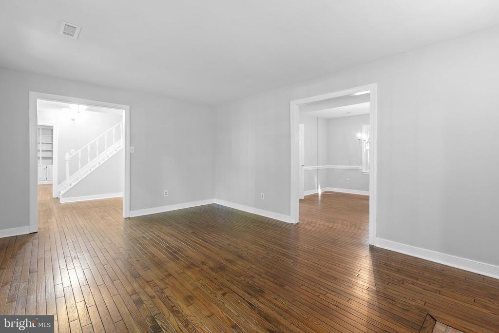 109 BROADFIELD LANE