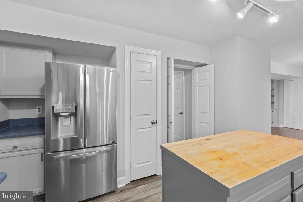 109 BROADFIELD LANE