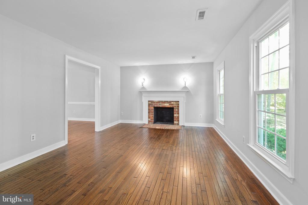 109 BROADFIELD LANE